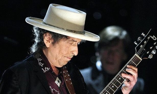 بوب ديلان يشكر الأكاديمية السويدية على نوبل دون أن يحضر لاستلام الجائزة