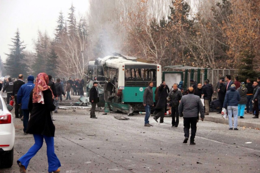 تركيا : مقتل 13 جنديا وإصابة 48 في انفجار سيارة ملغومة