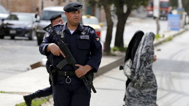 الأردن: 5 وفيات منها سائحة كندية في الكرك
