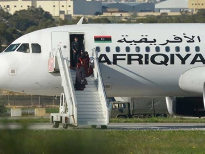 محكمة مالطية تقرر إبقاء خاطفي الطائرة الليبية رهن الاعتقال