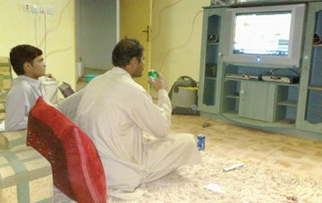 الهنود في الرياض  .. " حلم الثراء" أمامهم و"غلاء المعيشة" يطاردهم