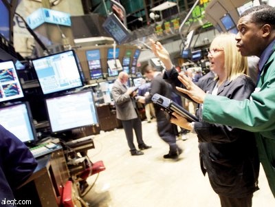 الأسر الأمريكية تترنح تحت وطأة جبل من الديون حجمه 14 تريليون دولار