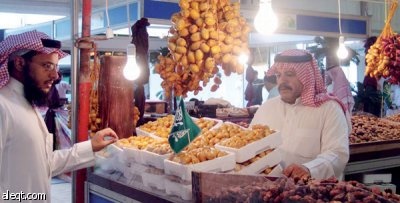 التجار مستاءون من التوقيت.. والمنظمون يصرون على الفائدة