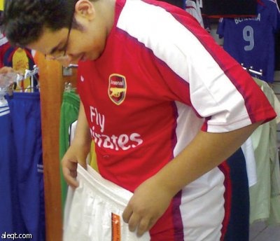 العودة للمدارس وبداية الدوري المحلي تنعشان محال بيع الملابس الرياضية