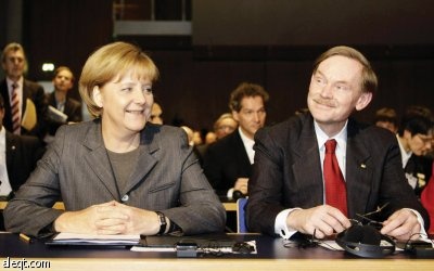 ميركل تناقش مع ساركوزي خطط دعم اقتصاد الاتحاد الأوروبي