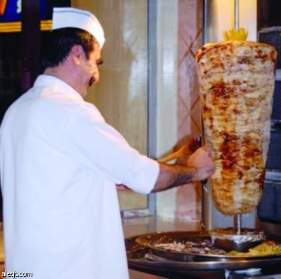 "اشتر شاورما والثانية مجاناً" تسبب في تسمم عائلة في شرق الرياض