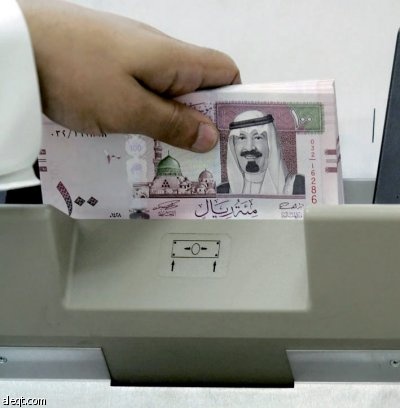 مؤسسة النقد تخفض الفائدة وتقلص احتياطي البنوك
