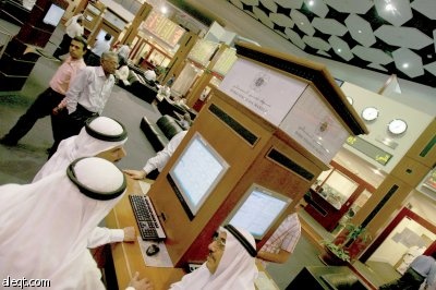 تحركات المضاربين تتيح للأسهم الخليجية التقاط أنفاسها بعد موجة هبوط قاسية