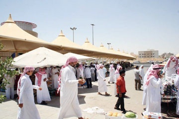 15 موقعا ثابتا للباعة الجائلين السعوديين في أنحاء العاصمة