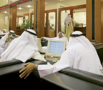 المشهد السياسي يخيم على أداء بورصة الكويت و"أرابتك" بالحد الأعلى لليوم الثاني في دبي