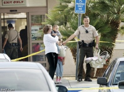 التجار الأمريكيون يخفضون الأسعار ويحبسون أنفاسهم