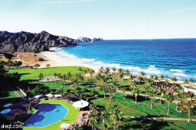 "موديز" تخفض تصنيف 4 بنوك إماراتية وسندات مشروع المدينة الزرقاء في مسقط