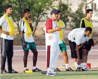 ألم يأن لنجوم"الأولى" أن يتنفسوا هواء الأخضر؟