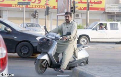 الباكستانيون في الرياض.. يكرهون السهر ويعشقون العمل و"لا للتجمع"