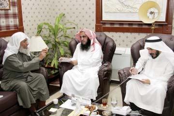 "البلدي" يتلقى شكاوى حول العمالة.. ويرفعها للجهات المختصة