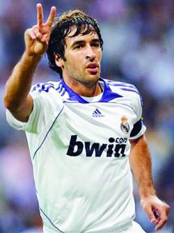 احتفالات 2009 تعطل علاج حارثي النصر .. و"اتحاد القدم" يستجوب ناديه