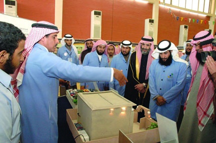 كلية الاتصالات تنظم معرضاً توعوياً موجها للمجتمع