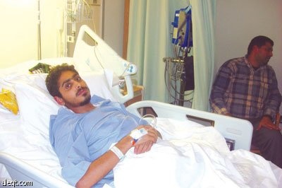 مؤمن قريع .. صحافي اغتيلت فرحته بـ "المهنة" وبترت قدماه