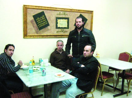 الأردنيون في الرياض.. يجمعهم المنسف والروابط العائلية ويفرقهم الكمبيوتر