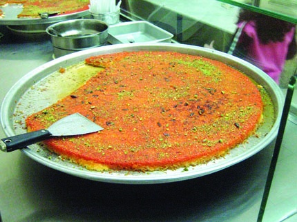 الأردنيون في الرياض.. يجمعهم المنسف والروابط العائلية ويفرقهم الكمبيوتر