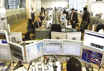 البنوك الإماراتية تتفاوض مع "المركزي" لتجميل ميزانياتها بتخفيف خسائرها من الأسهم والعقارات