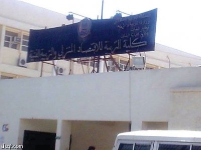 24 طالبة يشكلن أول مجلس طلابي لكلية التربية