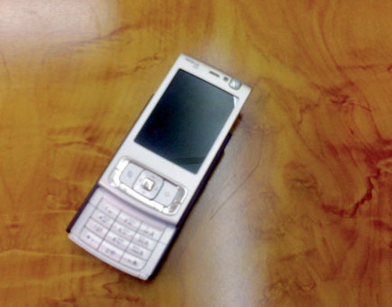 80 % من "الجوالات" صينية.. وتستورد حسب مواصفات التاجر!