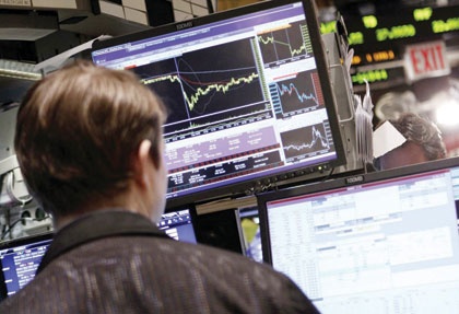 تصيّد الصفقات يرتفع بالأسهم الأمريكية.. والأسهم الأوروبية تتراجع