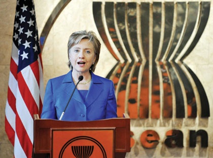 هيلاري كلينتون تزور بكين لتوسيع الحوار الاقتصادي بين أمريكا والصين