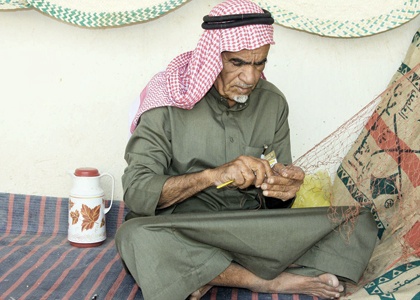 الألعاب الشعبية تستهوي زوار قرية القصيم