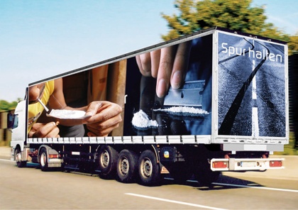 مطاردة تجار المخدرات