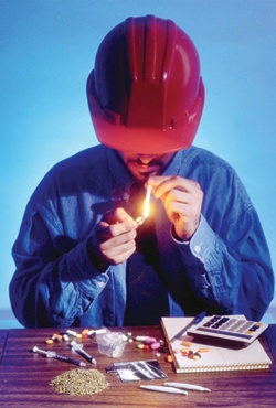 مطاردة تجار المخدرات