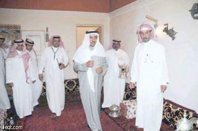 بيت حائل القديم يجذب السواح الأجانب .. و"العرضة" كرنفال يومي