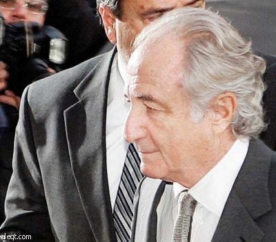 محتال "وول ستريت" يقر بغسل الأموال وتسجيلات وهمية لدى لجنة الأوراق المالية