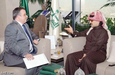 الوليد بن طلال يناقش مواضيع استثمارية مع القائم بالأعمال السوري