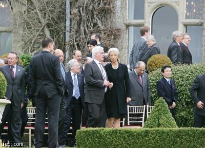 مناقشة مستقبل العولمة على نهر التايمز