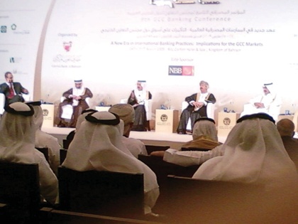 السعودية تبدي ارتياحها من الارتباط بالدولار.. وثقتها بمواجهة أمريكا للأزمة