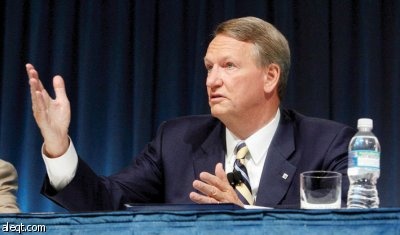 إرغام رئيسي "جنرال موتورز" و"بيجو" على الاستقالة