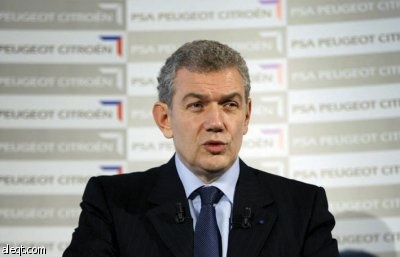 إرغام رئيسي "جنرال موتورز" و"بيجو" على الاستقالة