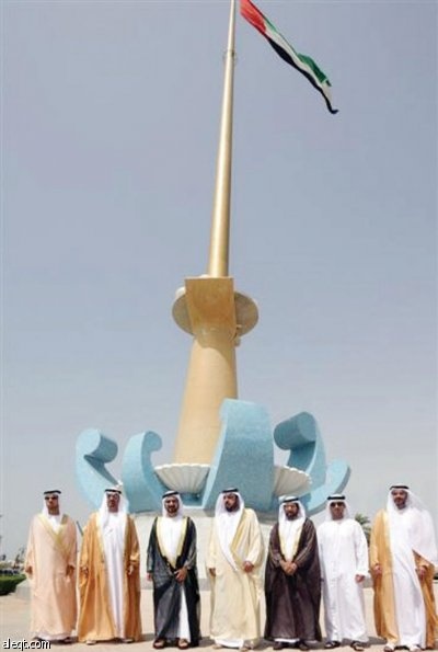 رئيس الإمارات يقف ميدانيا على الوضع الاقتصادي في دبي