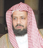 الشيخ الفوزان: ما يفعله بعض الخطباء من إطالة للخطبة وتقصير للصلاة مخالف للسنة