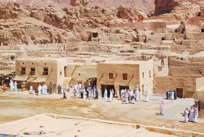 القرية التراثية تنعش  السياحة في محافظة العلا