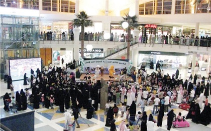 مشروع وقائي للعناية بالأسنان يستهدف طلاب الابتدائية وزوار المجمعات