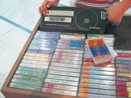 ملامح طفل منهك أداة ناجعة لتصريف "سلعة" باستدرار العطف