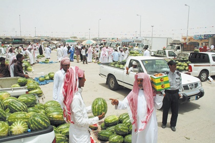 توجه لتطوير "يوم المزارع".. وعدد المتسوقين يفوق المعتاد