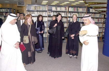 وفد كندي يتعرف على جهود مكتبة الملك عبد العزيز مجتمعياً