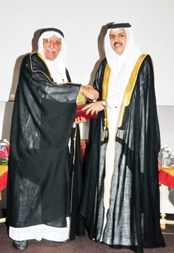 12 عاماً من العمل تتوج الأمير العياف أفضل أمين مدينة عربية