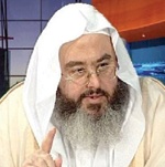 البناء المتصل بالمسجد يعتبر منه ولا مانع شرعي من اقتداء المصلي فيها بالإمام