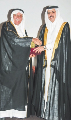 الرياض تتزين بالجوائز .. والتغيير والتطوير أسهما في فوز أمينها ابن عياف