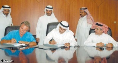 "الكهرباء" توقع عقدا لإنشاء خط نقل بين "أرامكو" ومحطة توليد جازان